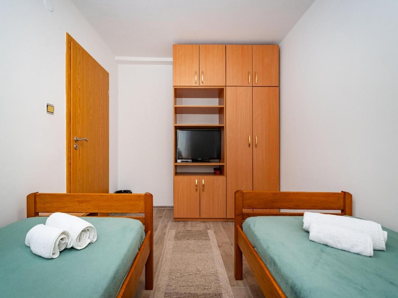 Apartments With A Parking Space Nin, Zadar - 10414 Rum bild